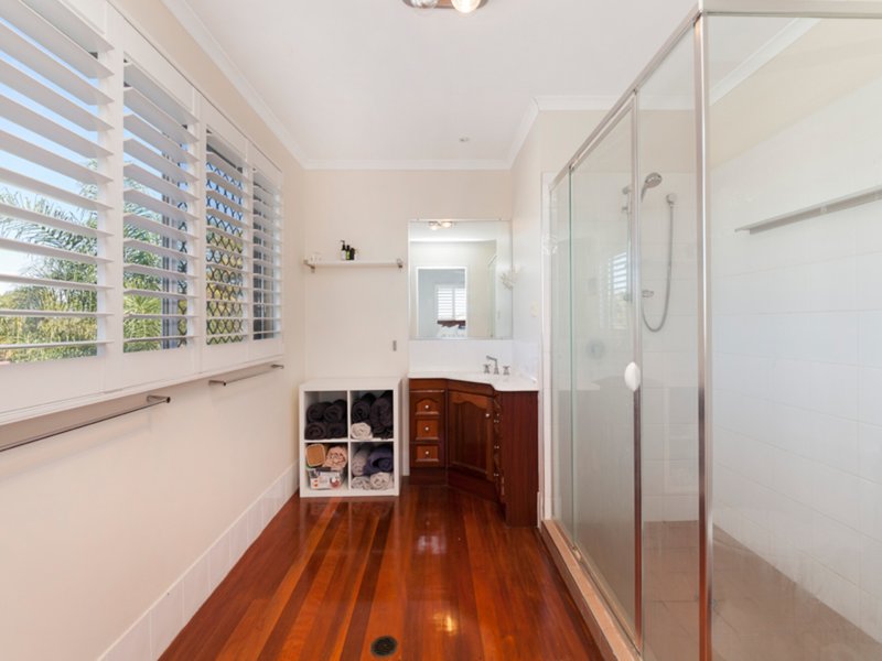 Photo - 19 Greggor Street, Wynnum West QLD 4178 - Image 9