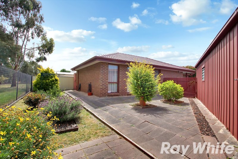 Photo - 19 Gullquist Way, Pakenham VIC 3810 - Image 3