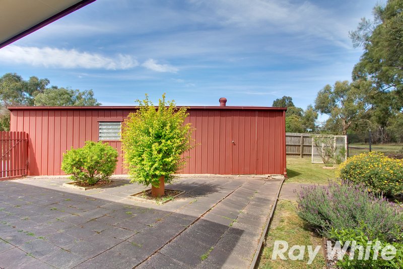 Photo - 19 Gullquist Way, Pakenham VIC 3810 - Image 4