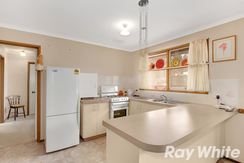 Photo - 19 Gullquist Way, Pakenham VIC 3810 - Image 5