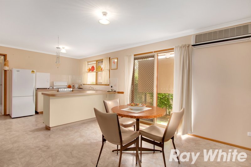 Photo - 19 Gullquist Way, Pakenham VIC 3810 - Image 7