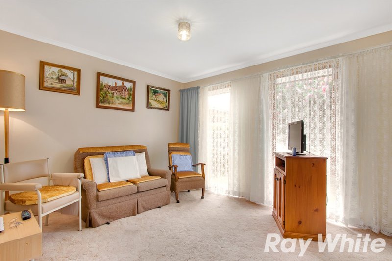 Photo - 19 Gullquist Way, Pakenham VIC 3810 - Image 8