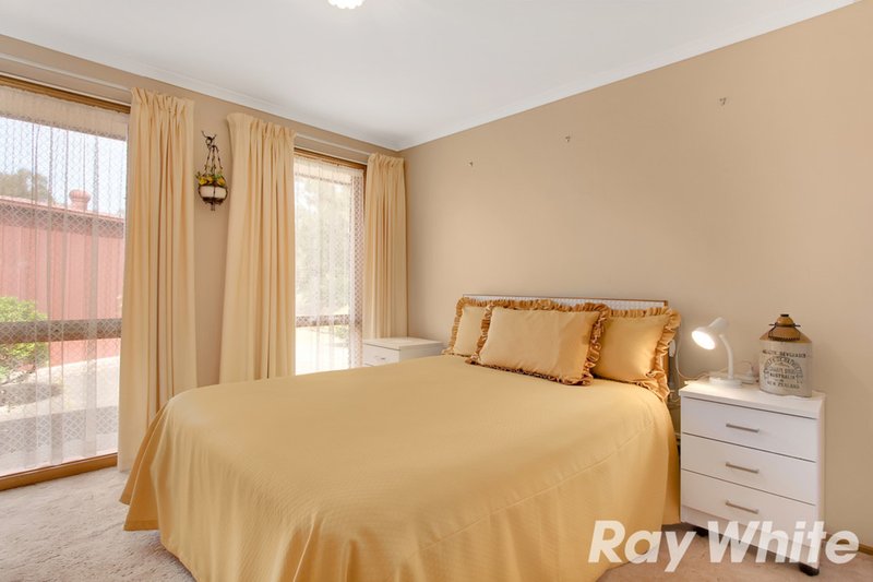 Photo - 19 Gullquist Way, Pakenham VIC 3810 - Image 9