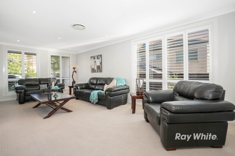 Photo - 19 Hadley Circuit, Beaumont Hills NSW 2155 - Image 2