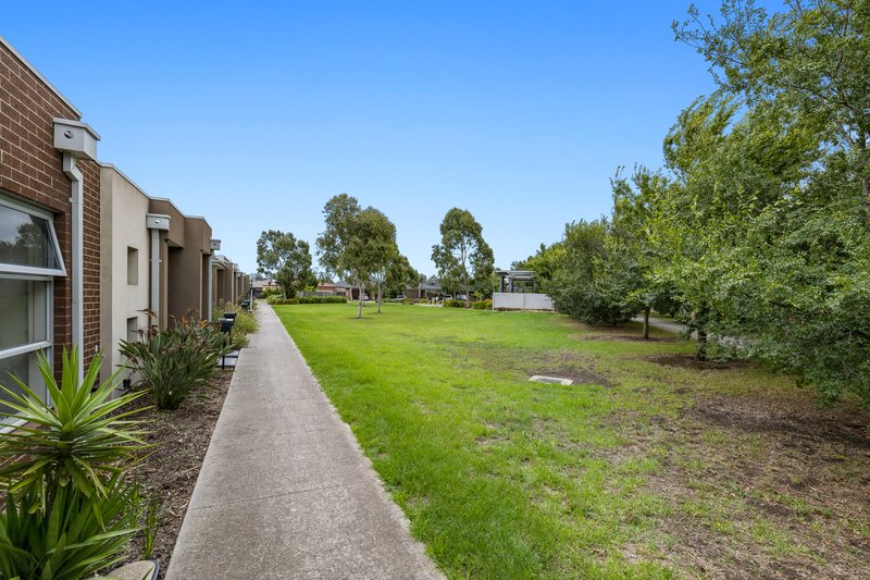 Photo - 19 Hadley Lane, Craigieburn VIC 3064 - Image 10