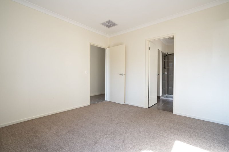 Photo - 19 Haig Street, Mernda VIC 3754 - Image 4