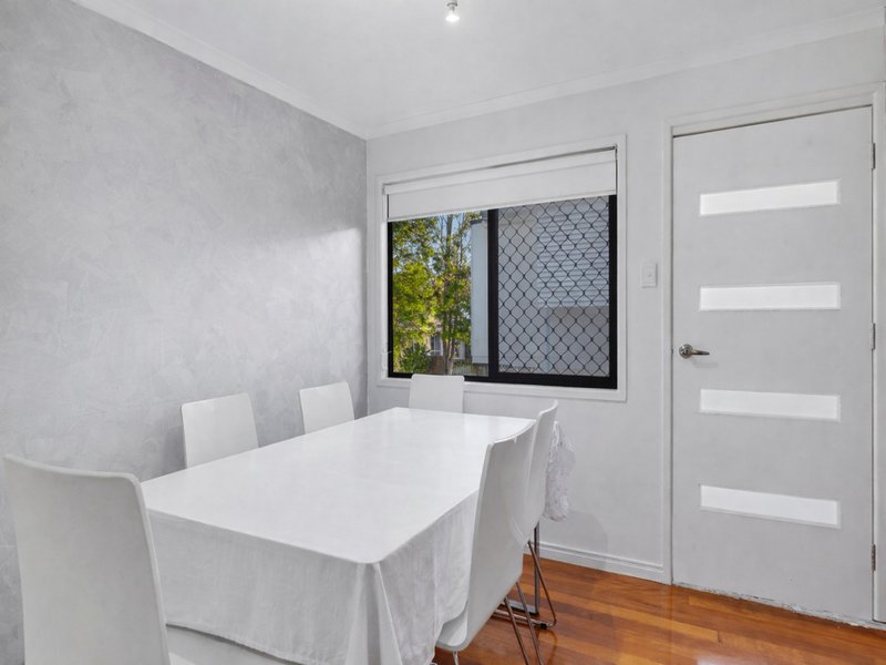 Photo - 19 Hakea Street, Crestmead QLD 4132 - Image 9