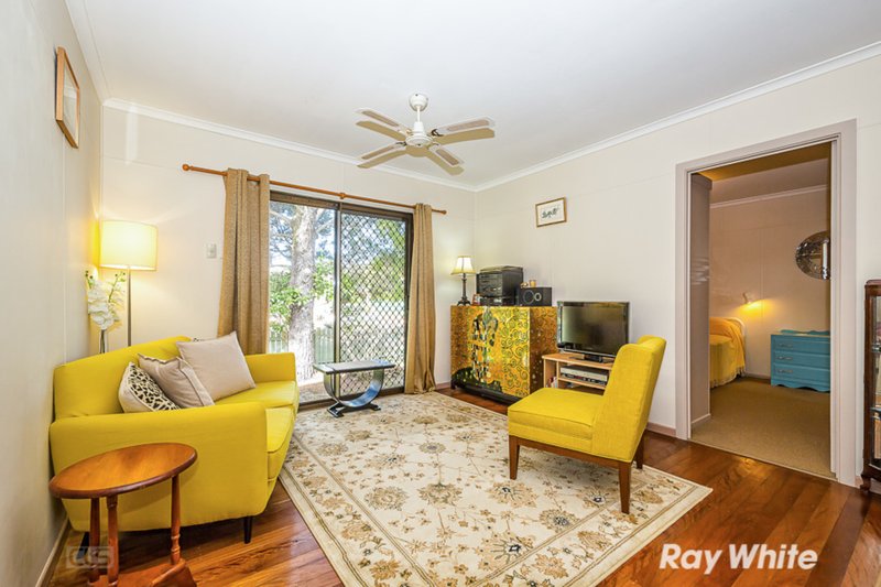 Photo - 19 Hall Avenue, Bongaree QLD 4507 - Image 3