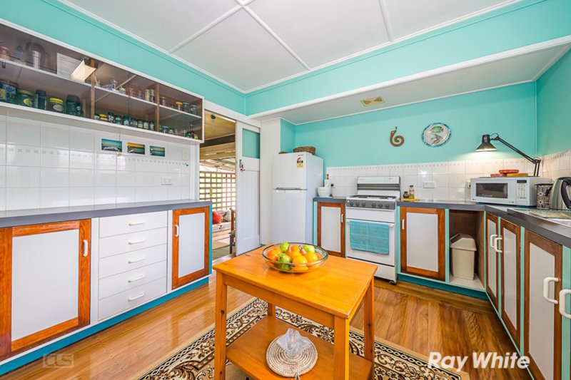 Photo - 19 Hall Avenue, Bongaree QLD 4507 - Image 5