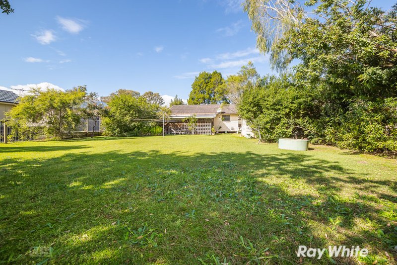 Photo - 19 Hall Avenue, Bongaree QLD 4507 - Image 13