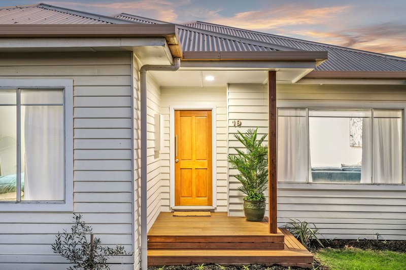 Photo - 19 Hamilton Street, Peterborough VIC 3270 - Image 2