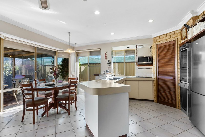 Photo - 19 Hamlet Court, Bibra Lake WA 6163 - Image 5