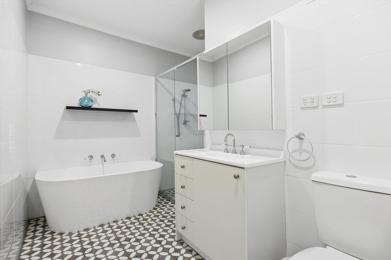 Photo - 19 Hansen Road, Kilsyth VIC 3137 - Image 5