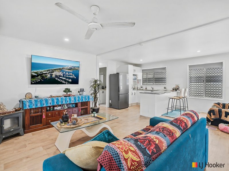 Photo - 19 Hardy Avenue, Park Avenue QLD 4701 - Image 4