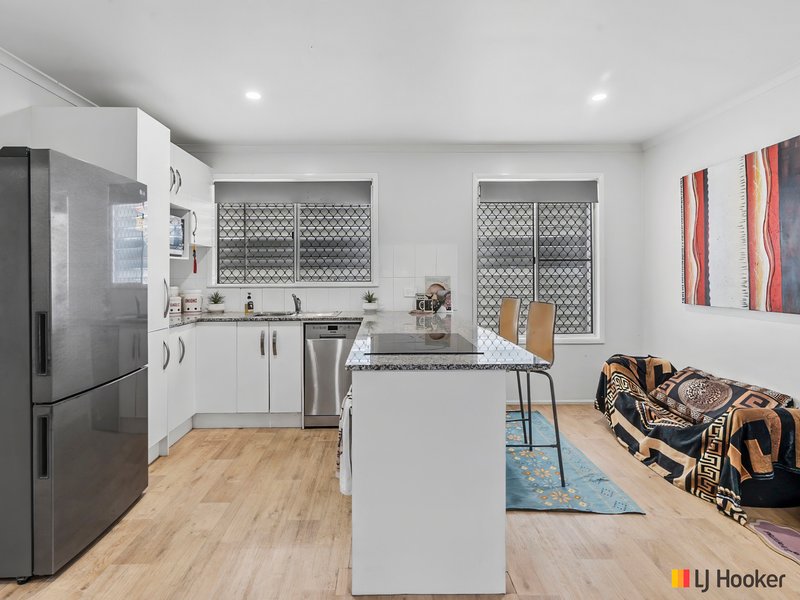Photo - 19 Hardy Avenue, Park Avenue QLD 4701 - Image 6