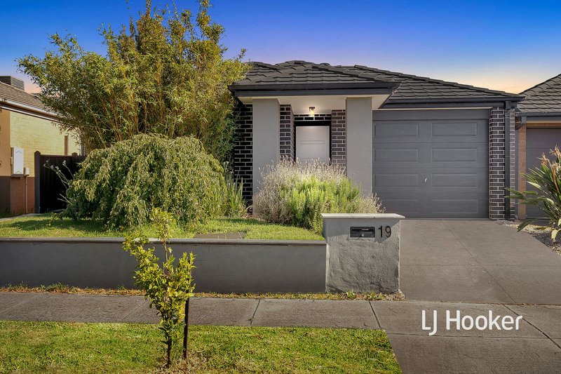 19 Harvard Street, Cranbourne West VIC 3977