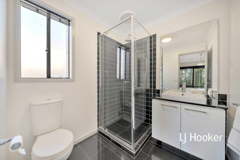 Photo - 19 Harvard Street, Cranbourne West VIC 3977 - Image 3