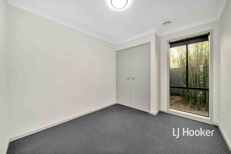 Photo - 19 Harvard Street, Cranbourne West VIC 3977 - Image 11