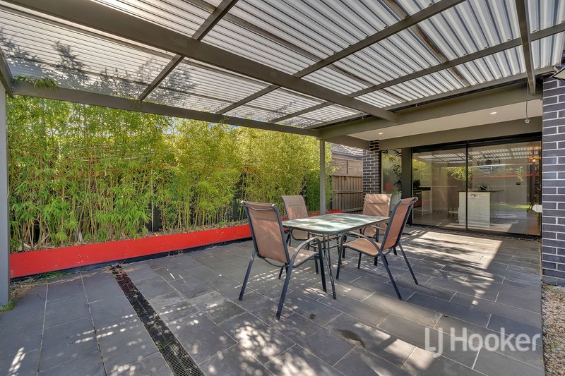 Photo - 19 Harvard Street, Cranbourne West VIC 3977 - Image 13