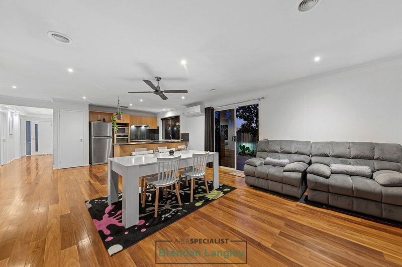 Photo - 19 Hazelmere Avenue, Cranbourne West VIC 3977 - Image 6