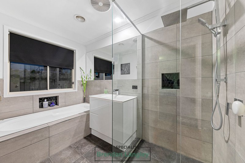 Photo - 19 Hazelmere Avenue, Cranbourne West VIC 3977 - Image 13