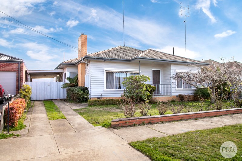 Photo - 19 Head Street, Wendouree VIC 3355 - Image 1