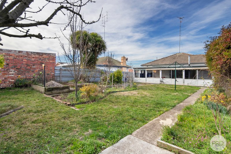 Photo - 19 Head Street, Wendouree VIC 3355 - Image 8