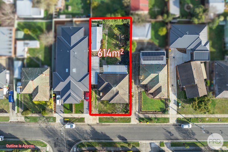 Photo - 19 Head Street, Wendouree VIC 3355 - Image 11