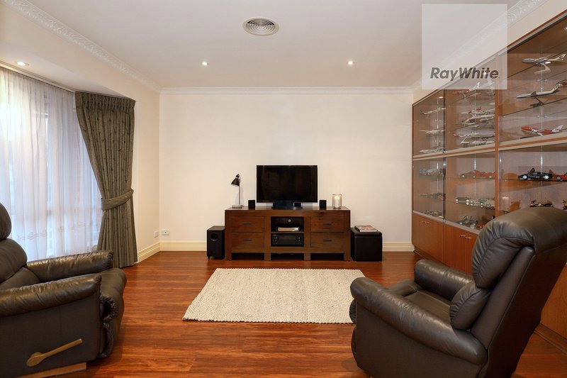 Photo - 19 Helmsdale Crescent, Greenvale VIC 3059 - Image 4