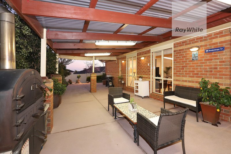 Photo - 19 Helmsdale Crescent, Greenvale VIC 3059 - Image 17