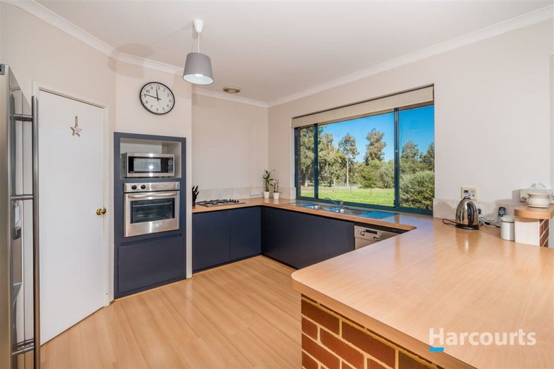 Photo - 19 Hereford Way, Lower Chittering WA 6084 - Image 11