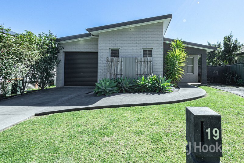 19 Hewitt Avenue, St Georges Basin NSW 2540