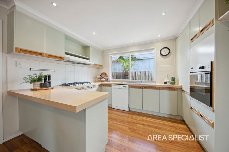 Photo - 19 Heywood Crescent, Cranbourne North VIC 3977 - Image 3