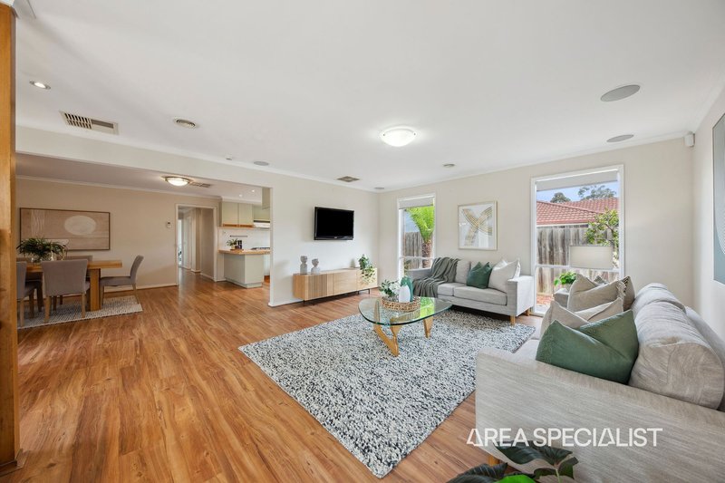 Photo - 19 Heywood Crescent, Cranbourne North VIC 3977 - Image 8