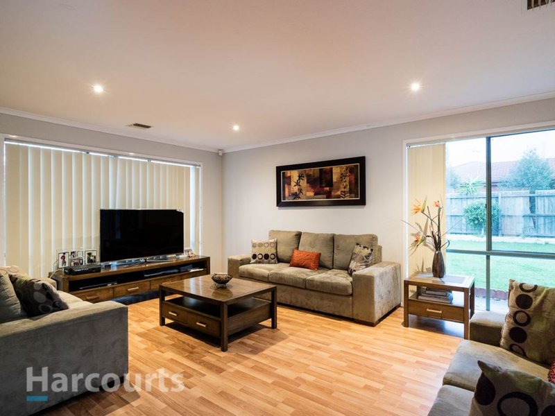 Photo - 19 Highcliff Court, Narre Warren South VIC 3805 - Image 4