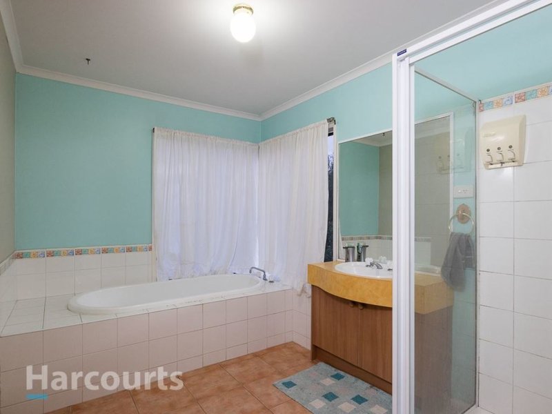 Photo - 19 Highcliff Court, Narre Warren South VIC 3805 - Image 7