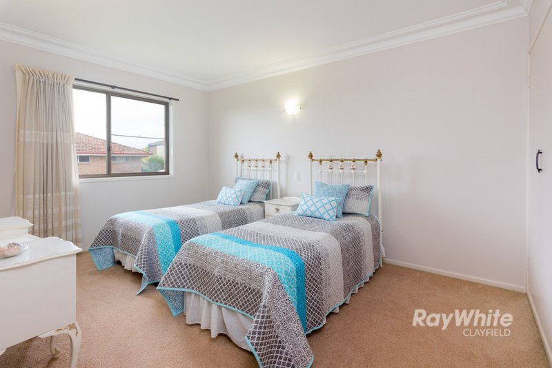 Photo - 19 Highcrest Avenue, Wavell Heights QLD 4012 - Image 8