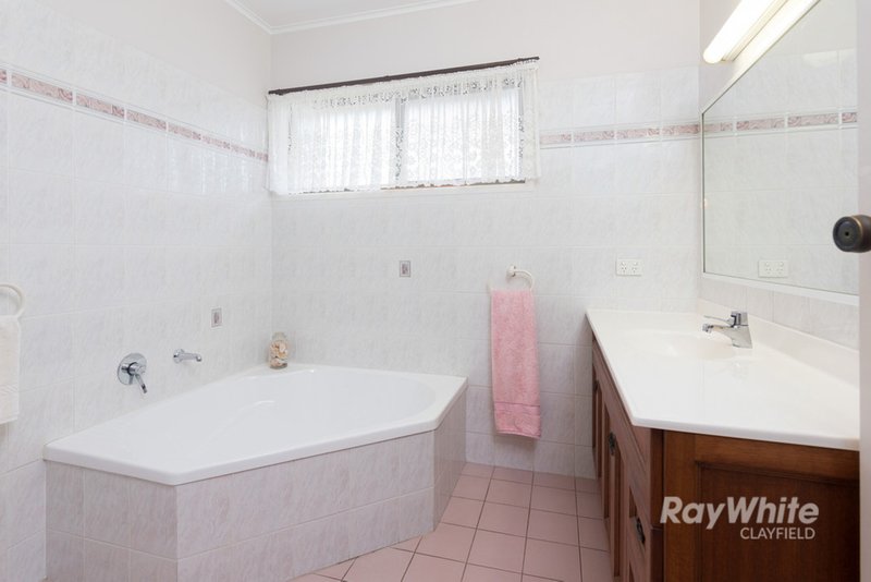 Photo - 19 Highcrest Avenue, Wavell Heights QLD 4012 - Image 9