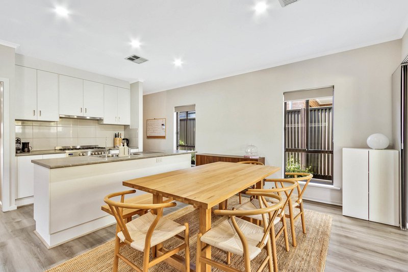 Photo - 19 Highland Circuit, Blakeview SA 5114 - Image 4
