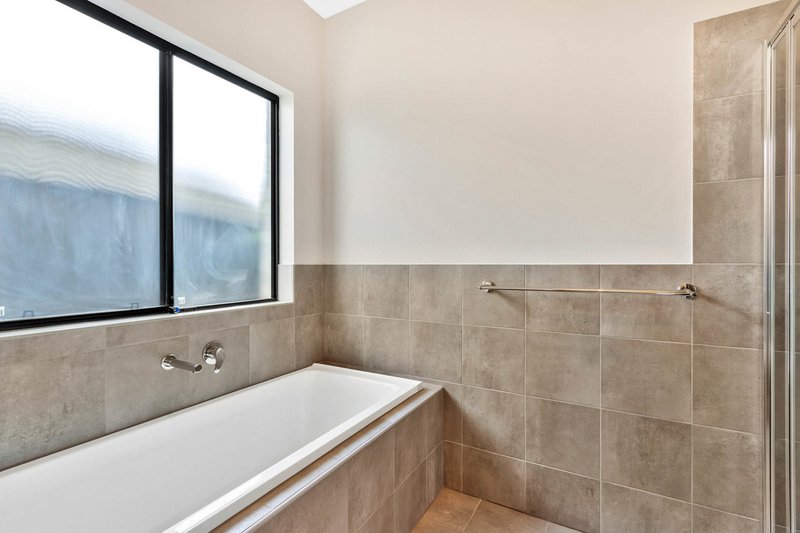 Photo - 19 Highland Circuit, Blakeview SA 5114 - Image 8