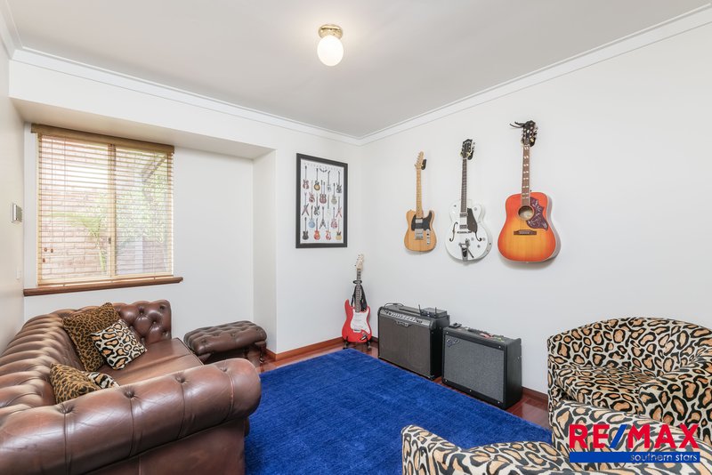 Photo - 19 Hillock Circle, Leeming WA 6149 - Image 20