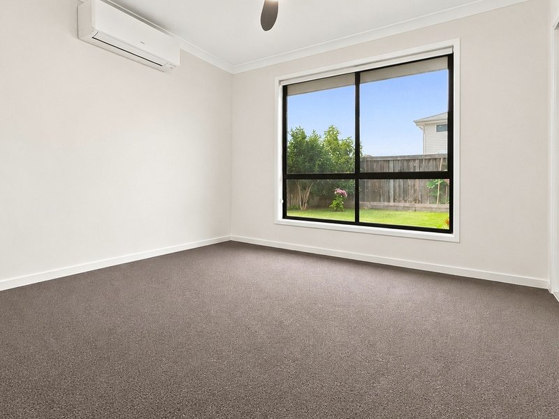 Photo - 19 Hillside Street, Narangba QLD 4504 - Image 9