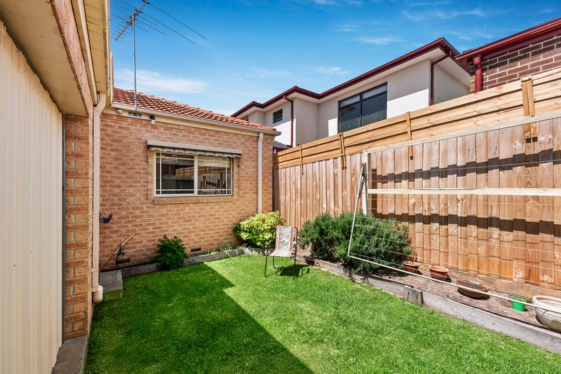 Photo - 1/9 Hillview Avenue, Mount Waverley VIC 3149 - Image 4