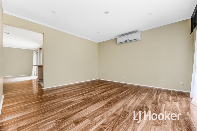 Photo - 19 Hillview Rise, Hampton Park VIC 3976 - Image 2