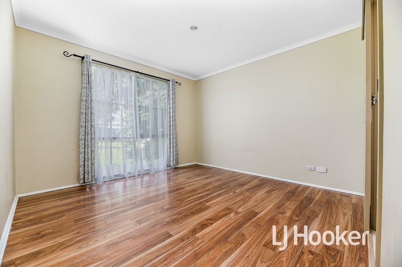 Photo - 19 Hillview Rise, Hampton Park VIC 3976 - Image 7