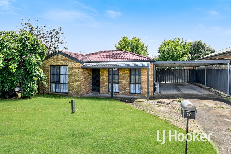 Photo - 19 Hillview Rise, Hampton Park VIC 3976 - Image 12