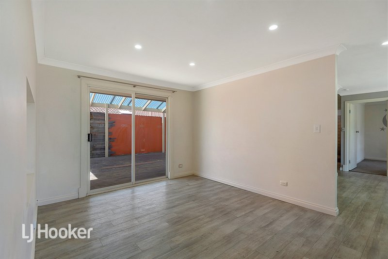 Photo - 19 Hinkler Crescent, Modbury Heights SA 5092 - Image 3