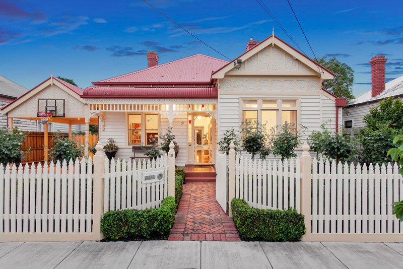 19 Holywood Grove, Carnegie VIC 3163