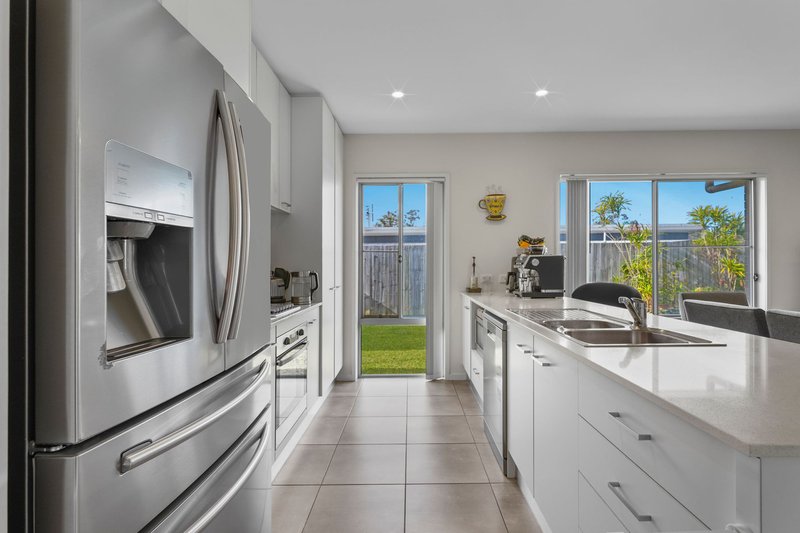 Photo - 19 Hoop Pine Circuit, Coomera QLD 4209 - Image 2