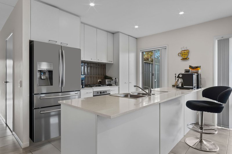 Photo - 19 Hoop Pine Circuit, Coomera QLD 4209 - Image 3